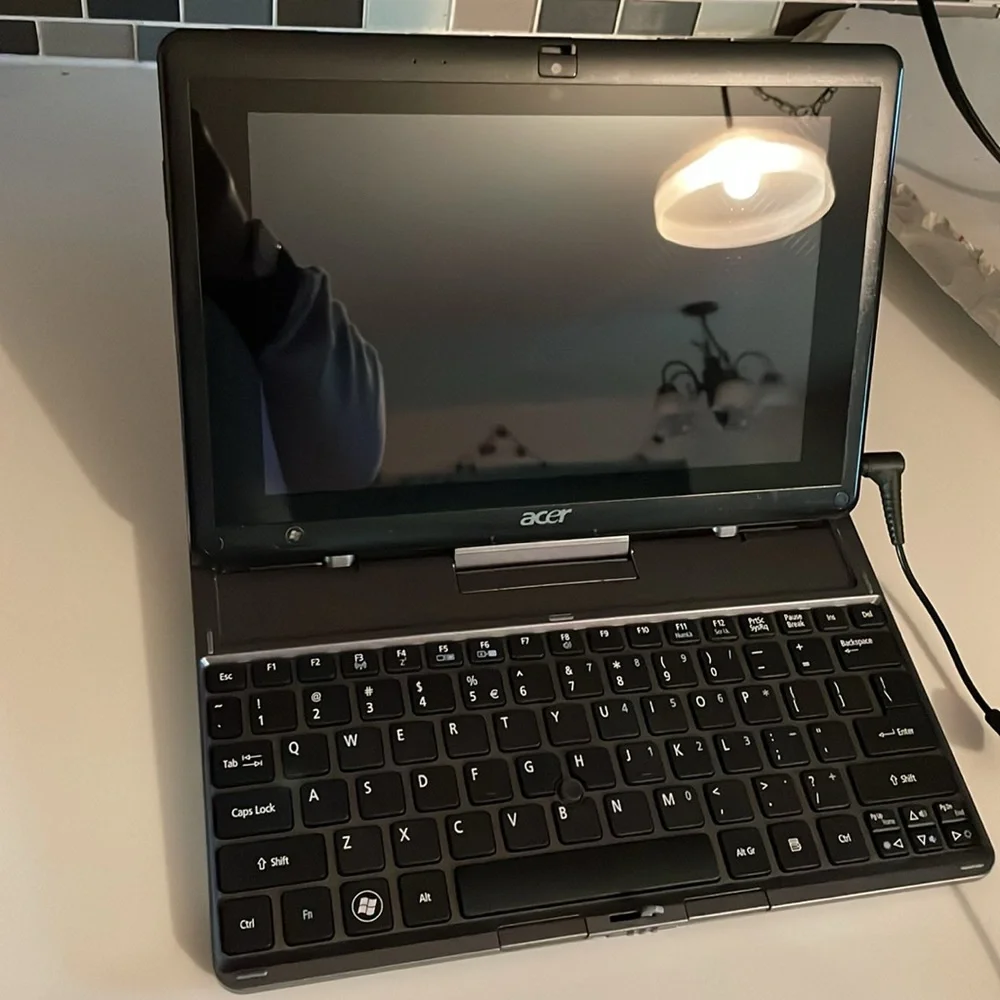 Used Acer Iconia Tab W500 BZ467 with keyboard